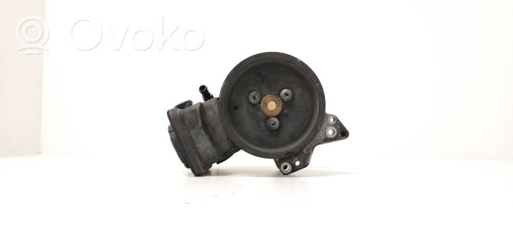 BMW X3 E83 Ohjaustehostimen pumppu 7692974536