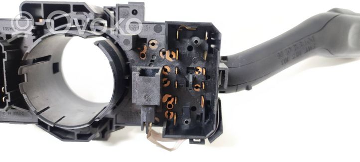 Volkswagen Jetta IV Leva/interruttore dell’indicatore di direzione e tergicristallo 8L0953513N