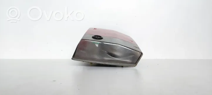 Audi 80 90 S2 B4 Lampy tylnej klapy bagażnika 8D9945094A