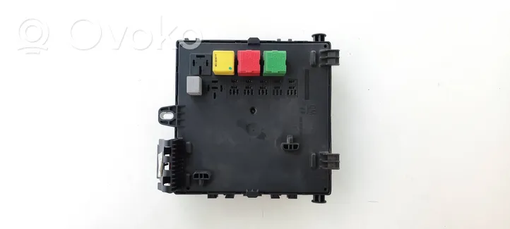 Opel Vectra C Module de fusibles 13170890