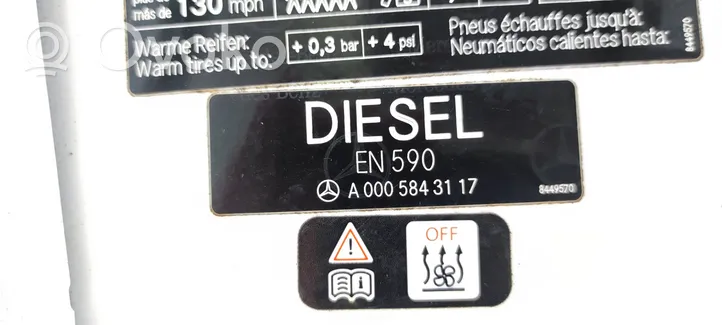 Mercedes-Benz E W211 Bouchon, volet de trappe de réservoir à carburant A0005843117