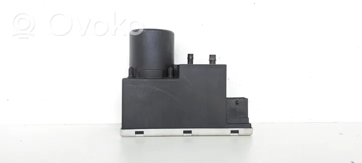 Audi A4 S4 B5 8D Central locking vacuum pump 8L0862257L