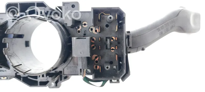 Volkswagen PASSAT B5.5 Wiper turn signal indicator stalk/switch 1J0953513