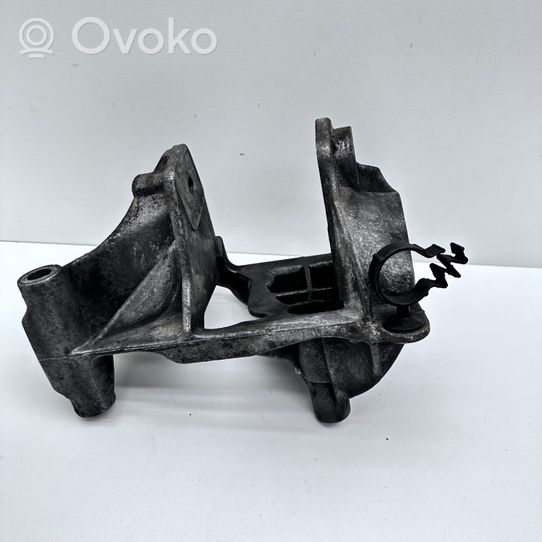 Volkswagen Transporter - Caravelle T5 Support, suspension du moteur 070199343B