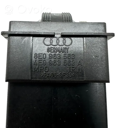 Audi A6 S6 C6 4F Sėdynių šildymo jungtukas 8E0963563