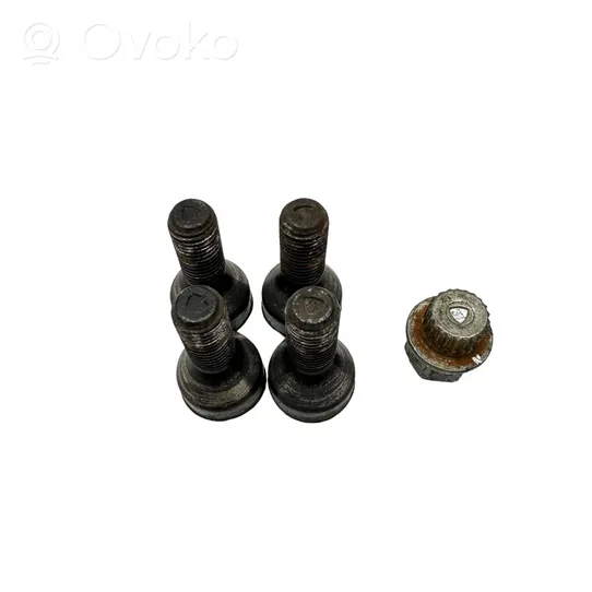 BMW 5 E39 Anti-theft wheel nuts and lock 