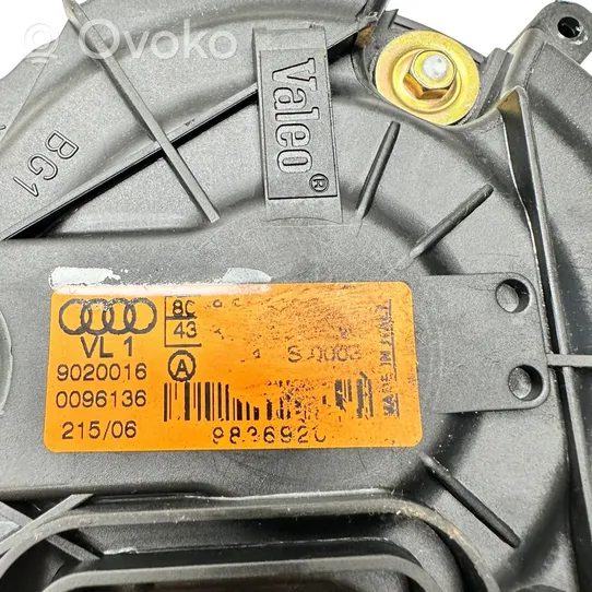 Audi A4 S4 B7 8E 8H Lämmittimen puhallin 0096136