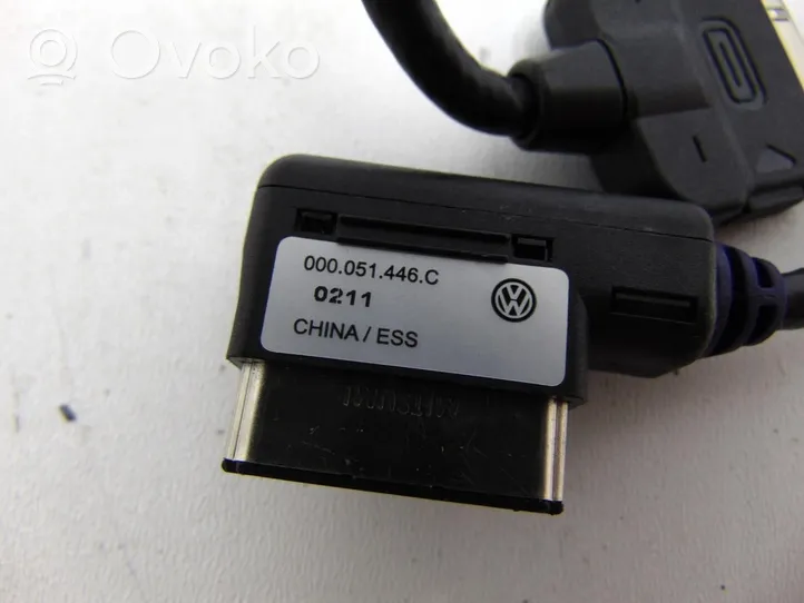 Volkswagen PASSAT B7 Connecteur/prise USB 000051446C