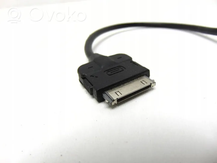 Volkswagen PASSAT B7 Connecteur/prise USB 000051446C