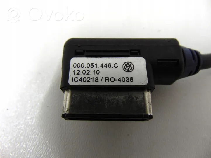 Volkswagen PASSAT B7 Connecteur/prise USB 000051446C