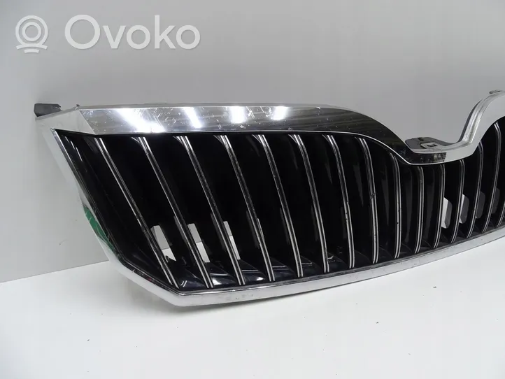 Skoda Fabia Mk3 (NJ) Etupuskurin ylempi jäähdytinsäleikkö 3T0853668B