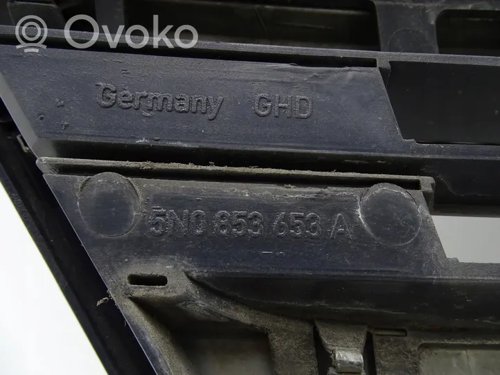 Volkswagen Tiguan Etupuskurin ylempi jäähdytinsäleikkö 5N0853653A