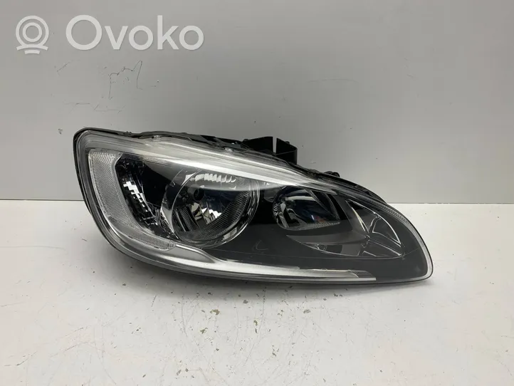 Volvo S60 Lampa przednia 31420270