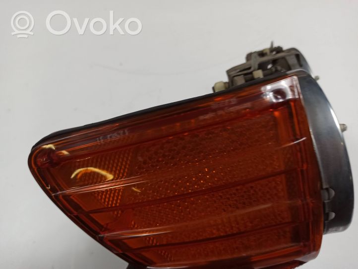 Mercedes-Benz SL R107 Lampa przednia 1305523031