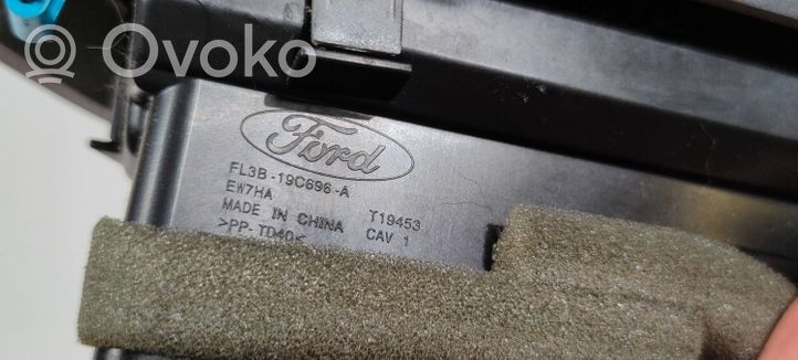 Ford F150 Kojelaudan sivutuuletussuuttimen kehys FL3B19C696A