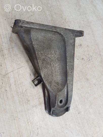 BMW 5 E60 E61 Engine mounting bracket 6761150