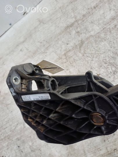 Volkswagen Touran I Clutch pedal 1T1721059AL