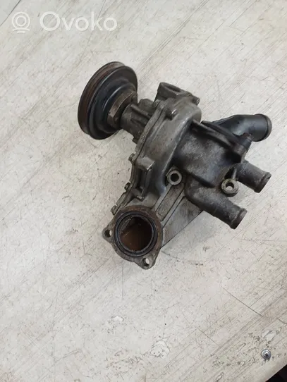 Audi 80 90 S2 B4 Vesipumppu 037121013