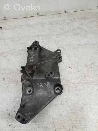 Renault Scenic II -  Grand scenic II Generator/alternator bracket 8200100148