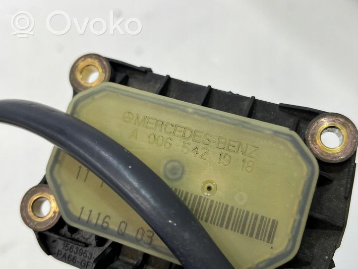 Mercedes-Benz C W204 Zawór regulacji biegu jałowego / Regulator A0065421918  | 888.112.11