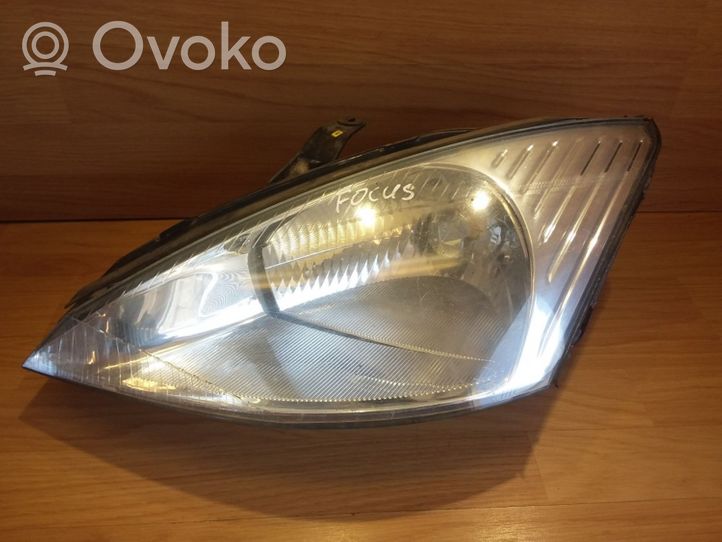 Ford Focus Lampa przednia 0374D