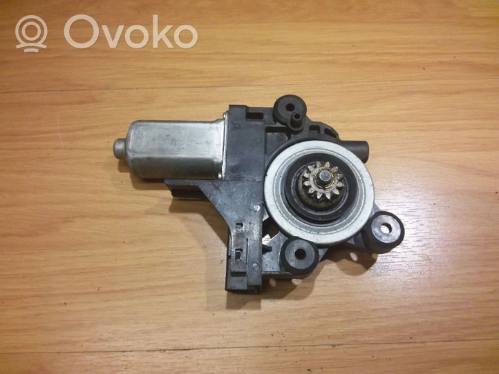 Volvo V70 Front door window regulator motor 970713102