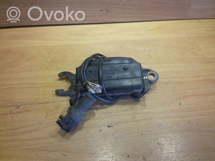 Audi A4 S4 B5 8D Klamka zewnętrzna drzwi przednich 4A0837206