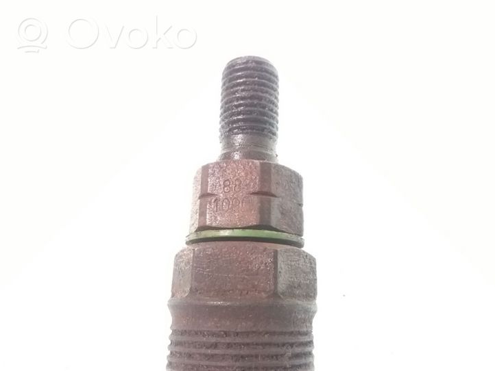 Opel Corsa B Injecteur de carburant 881090