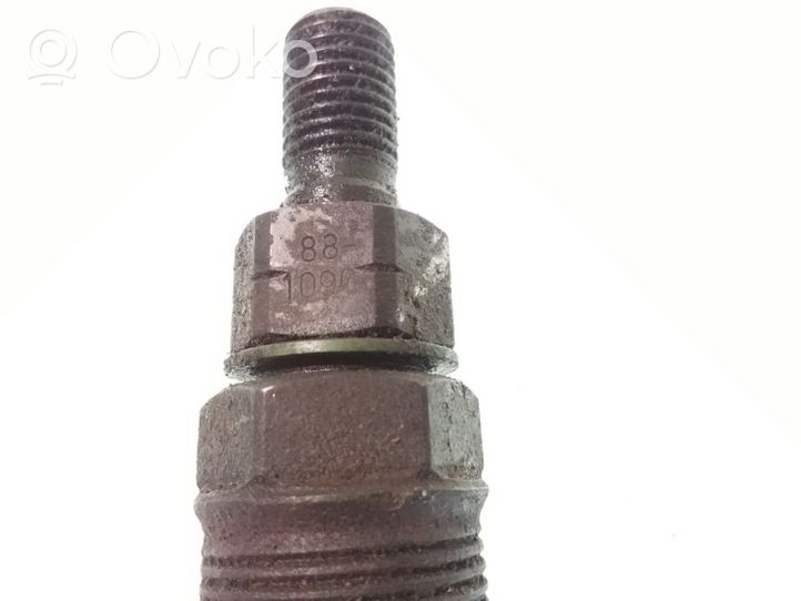 Opel Corsa B Injecteur de carburant 881090