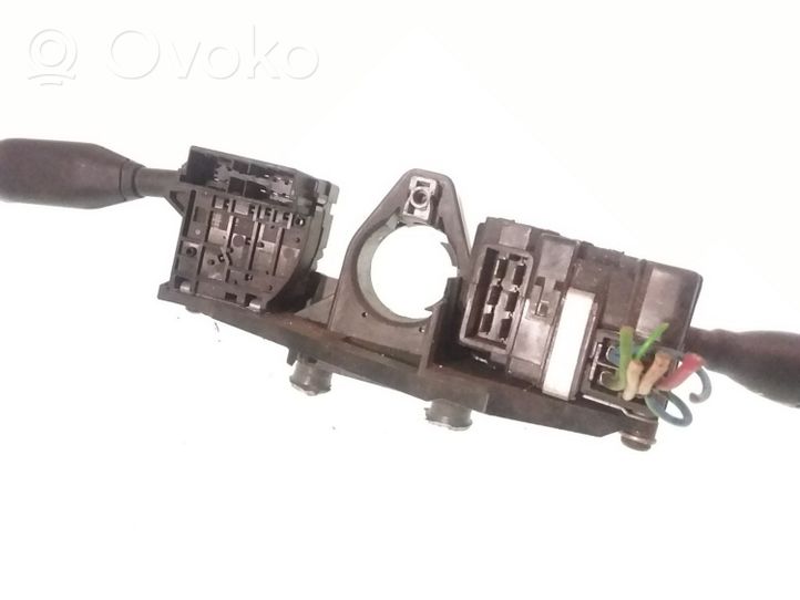 Renault Espace II Interruptor/palanca de limpiador de luz de giro 61570008