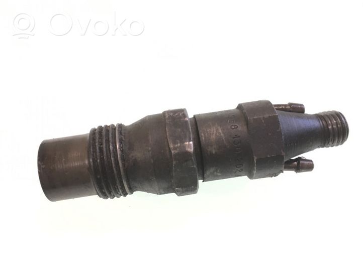 Volkswagen PASSAT B3 Injecteur de carburant 068130202A