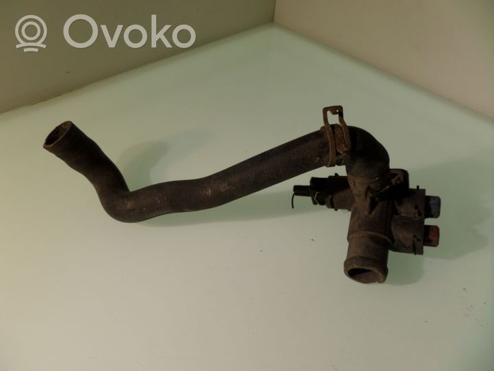 Volkswagen PASSAT B3 Termostaatin kotelo 037121053H