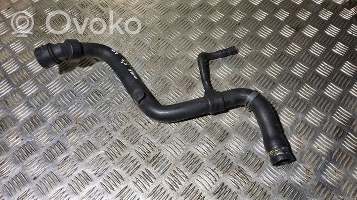 Volkswagen PASSAT B5 Tuyau de liquide de refroidissement moteur 4B0121101E