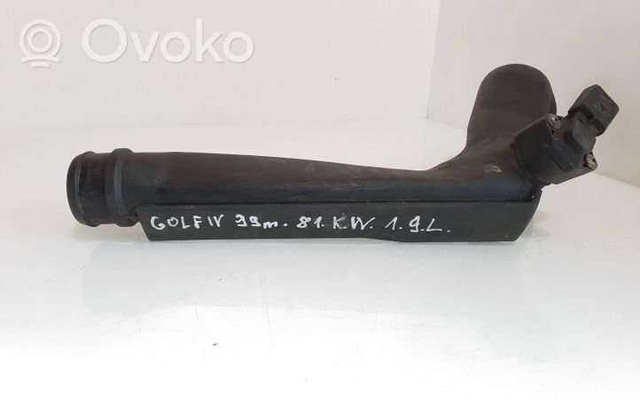 Volkswagen Golf IV Tube d'admission de tuyau de refroidisseur intermédiaire 1J0145770D