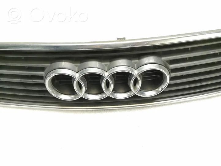 Audi 100 S4 C4 Grotelės priekinės 4A0853651