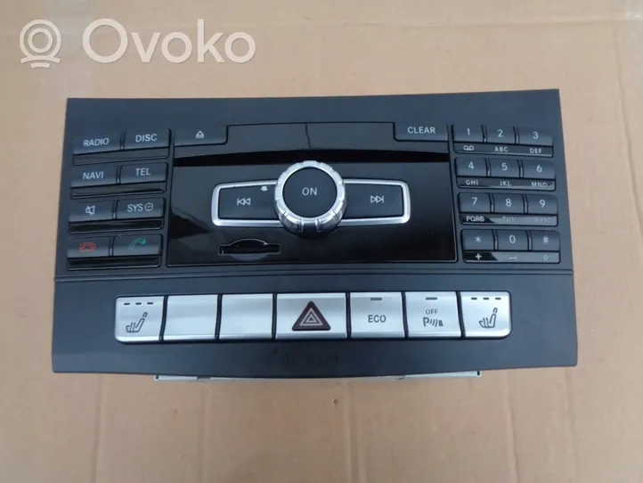 Mercedes-Benz E W212 Radio/CD/DVD/GPS-pääyksikkö A2129005327