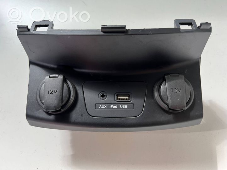 Hyundai i30 Connettore plug in USB 96120A5100