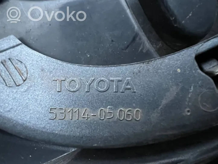 Toyota Avensis T220 Grotelės viršutinės 5311405060