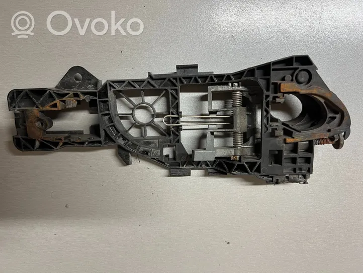 Volkswagen PASSAT B6 Etuoven ulkokahvan kehys 3C0837886E