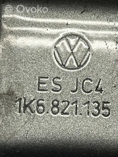 Volkswagen Golf V Lokasuojan kannake 1K6821135