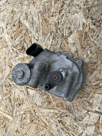 Volkswagen PASSAT B5 Intake manifold valve actuator/motor 05912908