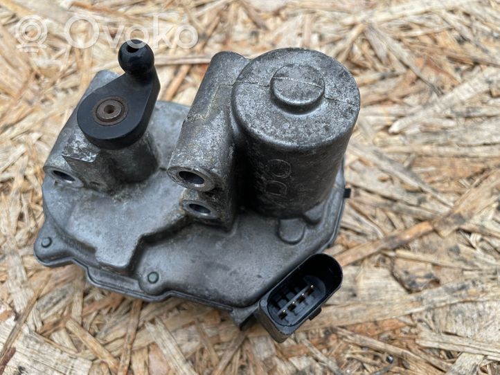 Volkswagen PASSAT B5 Intake manifold valve actuator/motor 05912908