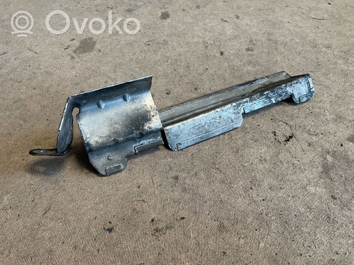 Audi TT Mk1 Другая деталь отсека двигателя 06A129597