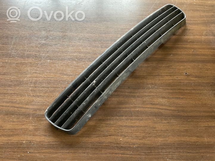 Audi 80 90 B3 Grille inférieure de pare-chocs avant 8A0807683A