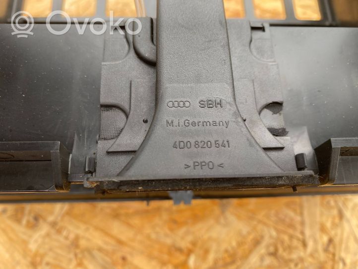 Audi A4 S4 B5 8D Radion/GPS-laitteen pääyksikön kehys 4D0820541