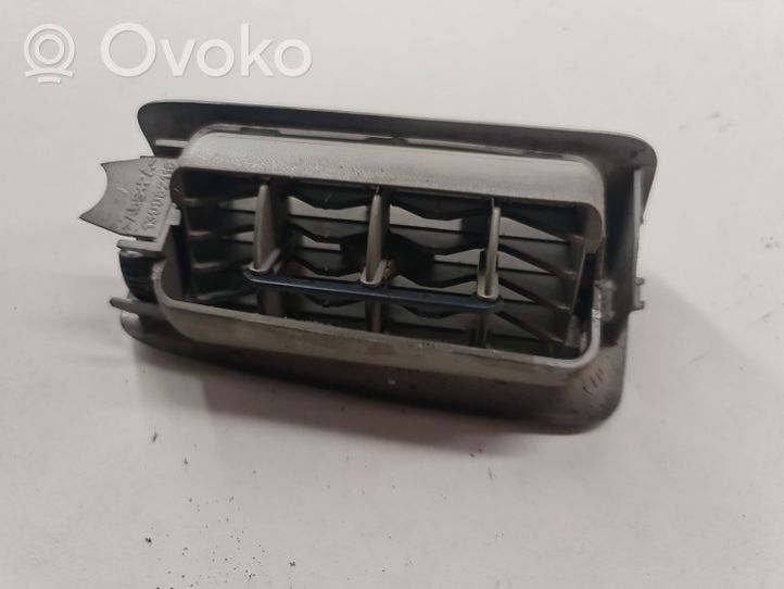 Volvo V70 Centrālais gaisa ventilācijas režģis 130082118