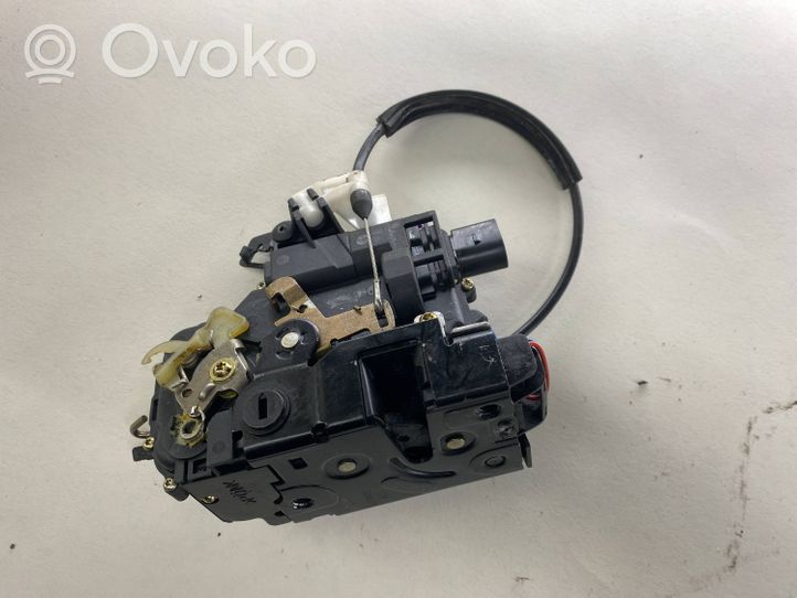 Volkswagen Golf IV Aizmugurē slēdzene Y3B4839015A