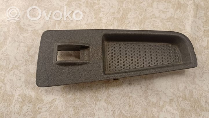 Fiat Grande Punto Ramka przycisków otwierania szyby drzwi przednich 735380450