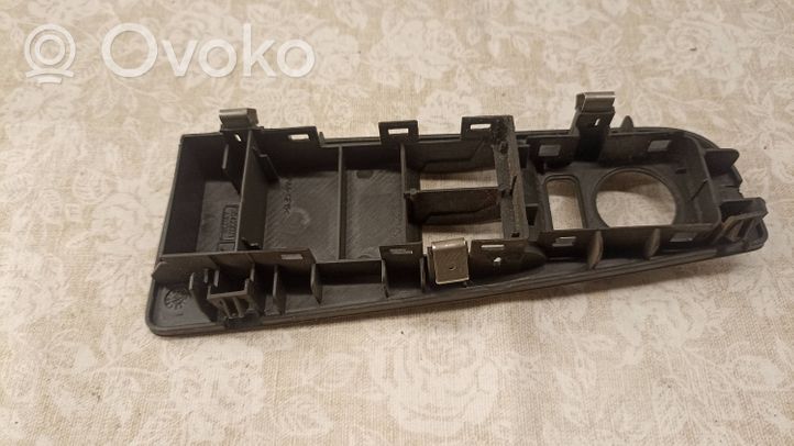 Fiat Grande Punto Ramka przycisków otwierania szyby drzwi przednich 735380444