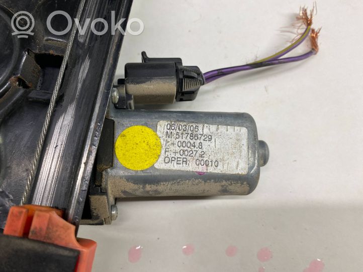 Fiat Grande Punto Elektryczny podnośnik szyby drzwi tylnych 51786729